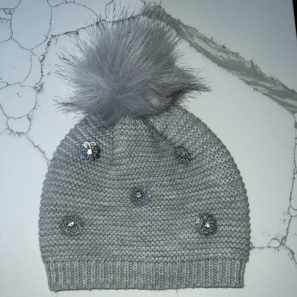 Express Hat with flower detail